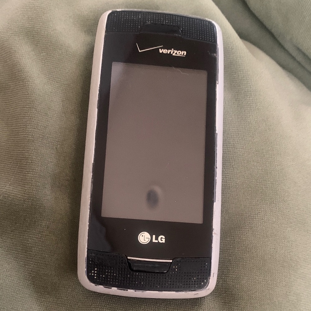 Vintage LG Black and White Verizon  Cell Phone